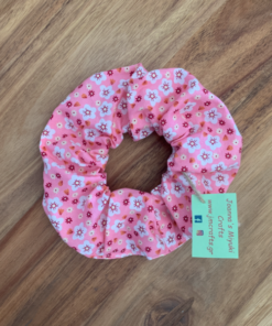 scrunchie λουλούδια ροζ