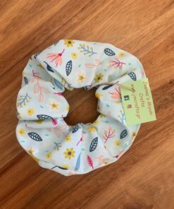 scrunchie λουλούδια σε μέντα