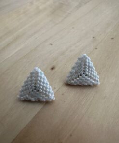 σκουλαρίκια τριγωνικά εκρού περλέ