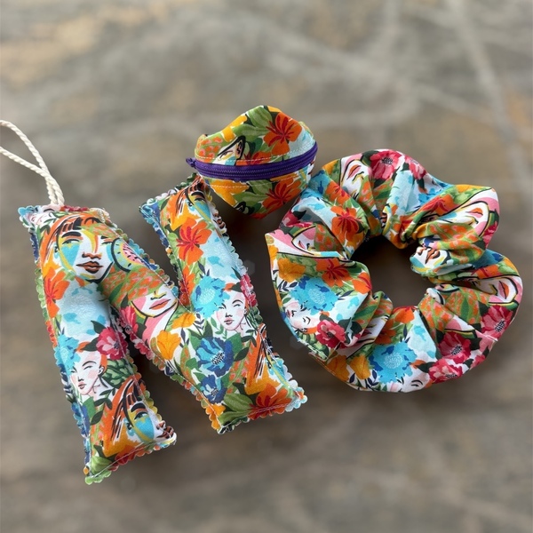 Σετ δώρου Μονόγραμμα - Scrunchie - Πορτοφολάκι - Image 4
